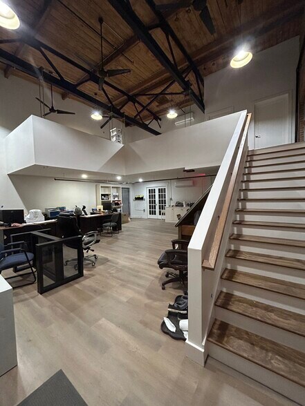 70 Moshassuck Rd, Lincoln, RI à louer - Photo de l’immeuble – Image 3 sur 20