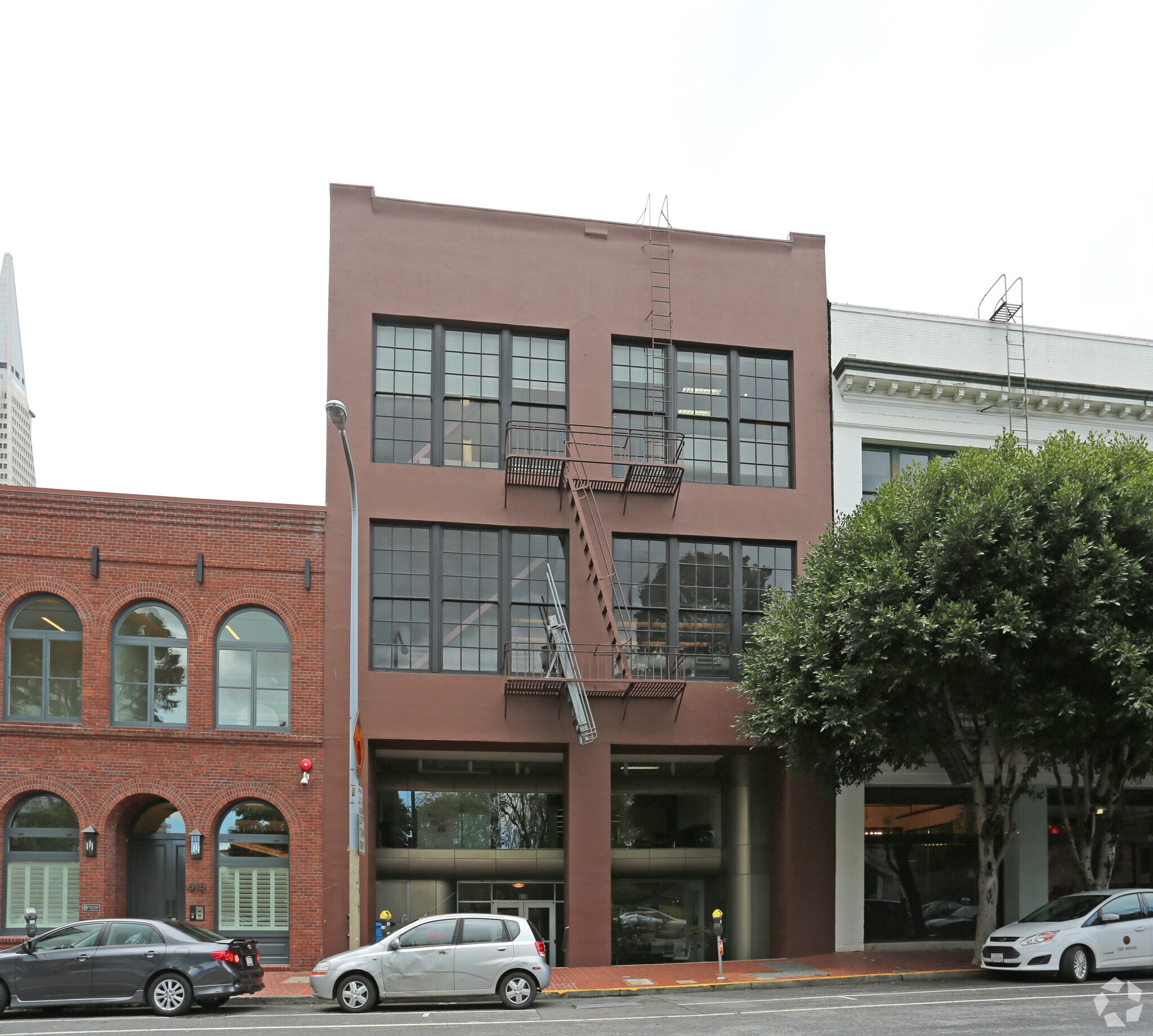 639 Front St, San Francisco, CA à louer Photo principale– Image 1 sur 14