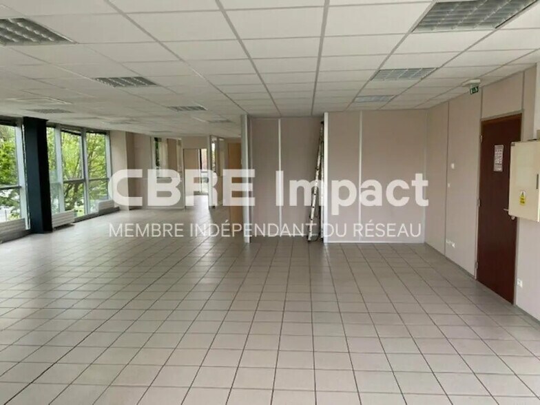 1 Bis Rue Maurice Hollande, Reims à louer - Photo de l’immeuble – Image 3 sur 7
