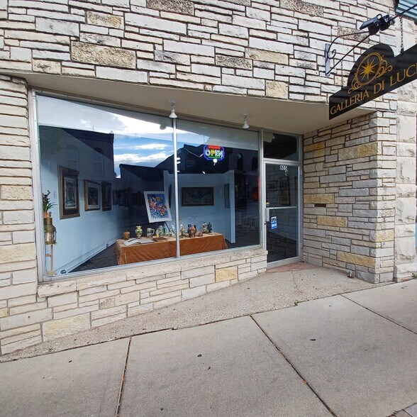 805 Clinton St, Waukesha, WI à louer - Photo de l’immeuble – Image 2 sur 6