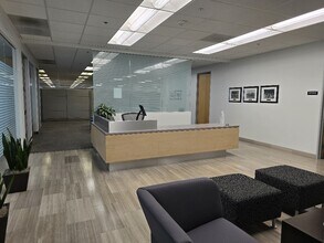 2855 E Guasti Rd, Ontario, CA à louer Photo intérieure– Image 1 sur 11
