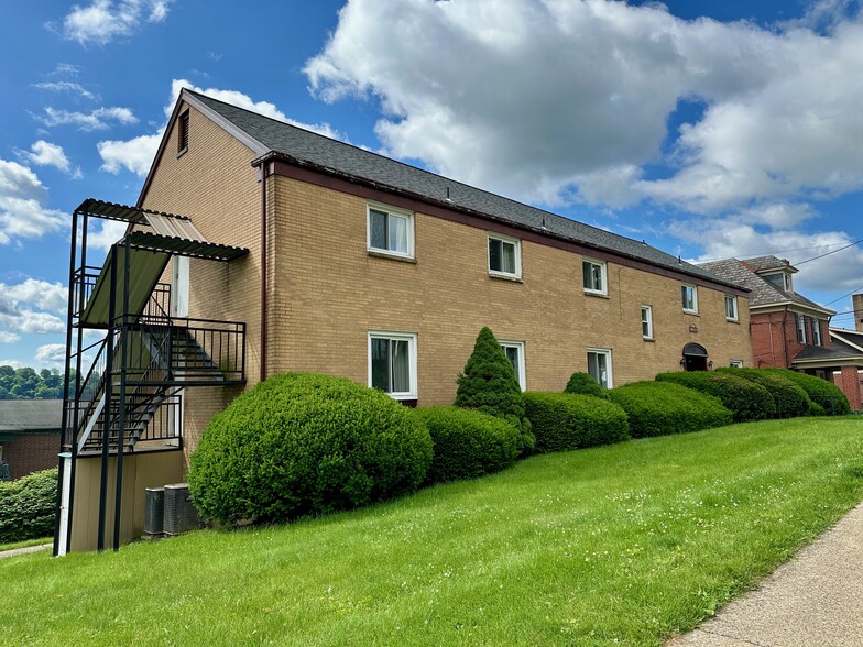 464 Walnut St, Blawnox, PA à vendre - Photo de l’immeuble – Image 1 sur 8