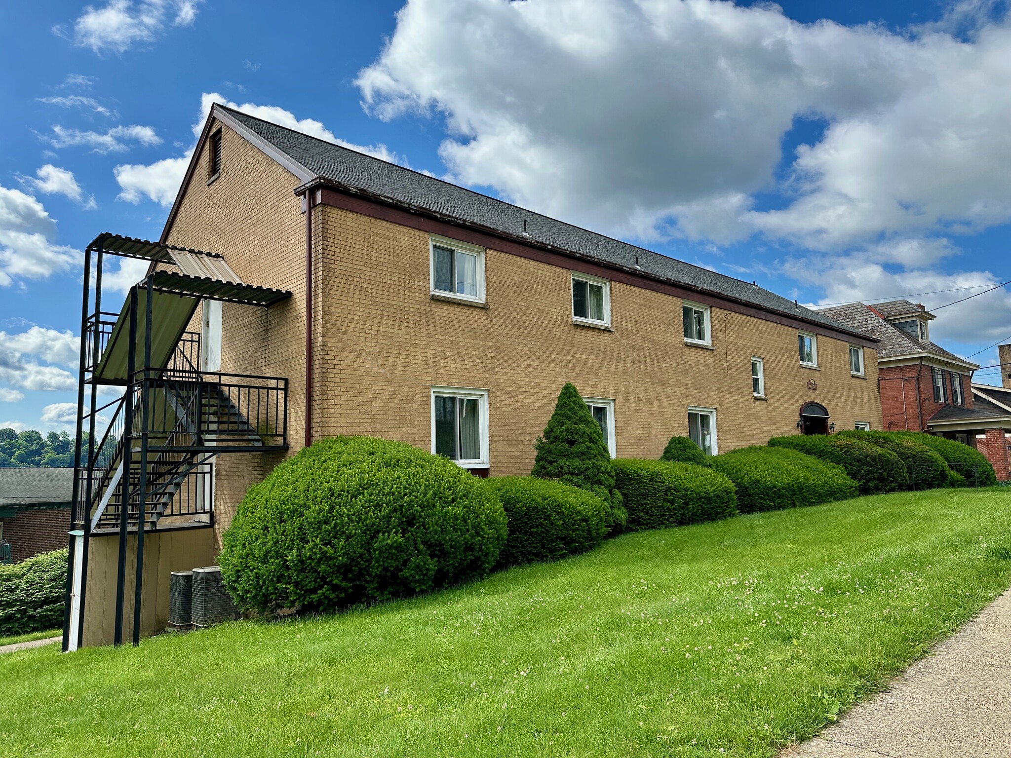 464 Walnut St, Blawnox, PA à vendre Photo de l’immeuble– Image 1 sur 9