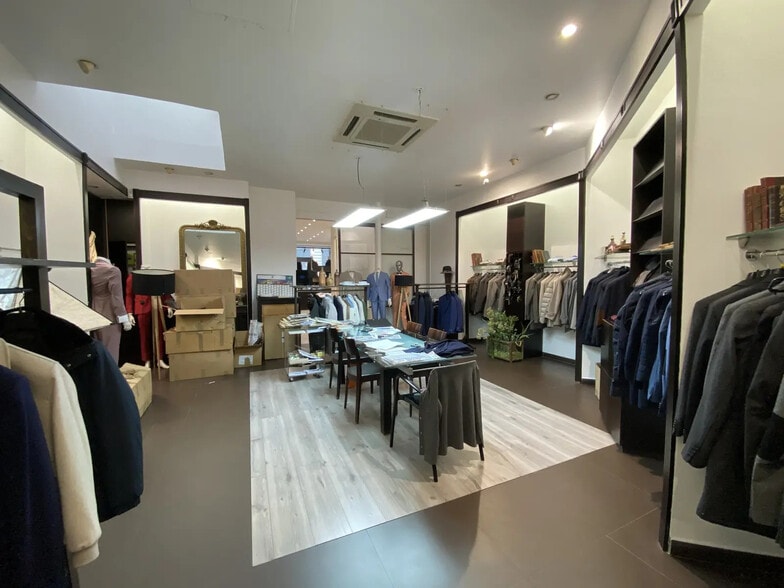 Local commercial dans Paris à louer - Photo de l’immeuble – Image 3 sur 4