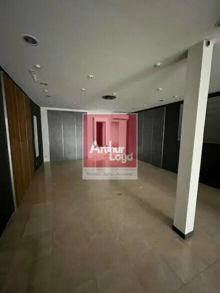 104 Grande Rue, Sens à louer - Photo de l’immeuble – Image 2 sur 4