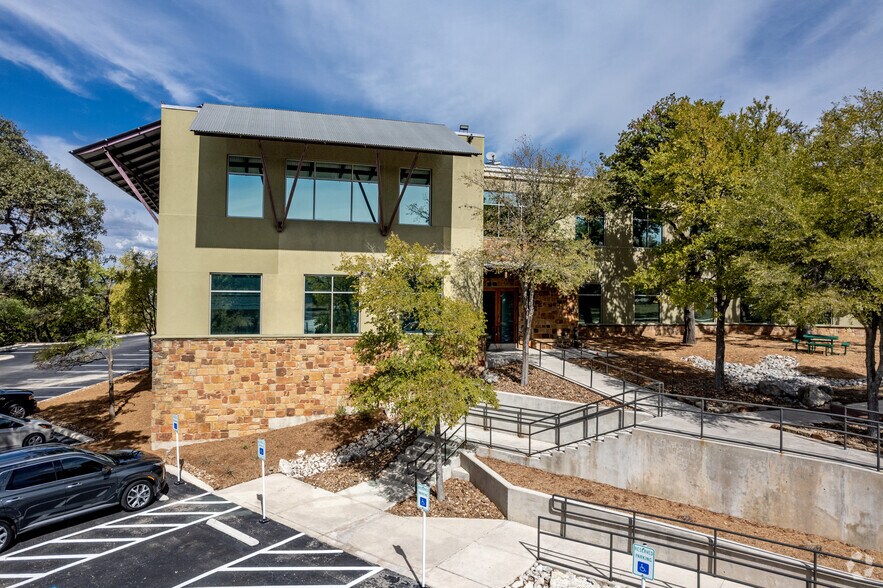 1580 S Main St, Boerne, TX à vendre - Photo de l’immeuble – Image 2 sur 38
