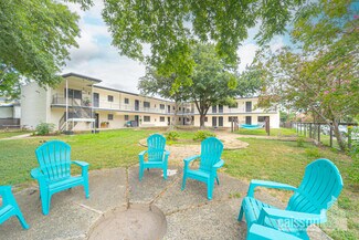 Plus de détails pour 327 E Locust St, San Antonio, TX - Logement à vendre