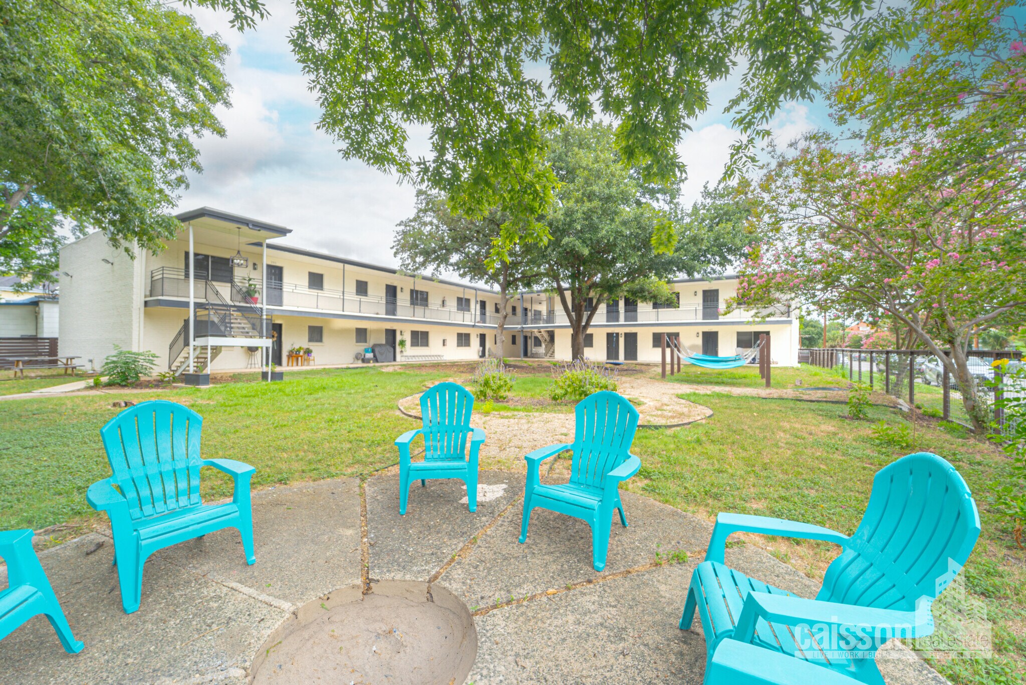 327 E Locust St, San Antonio, TX à vendre Photo principale– Image 1 sur 10