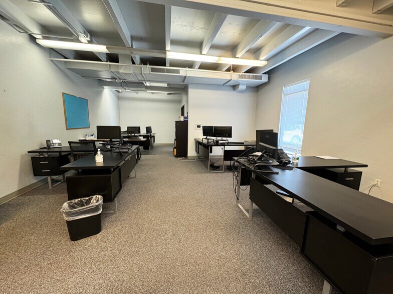 4949 E Cesar Chavez Blvd, Fresno, CA à louer - Photo de l’immeuble – Image 2 sur 17