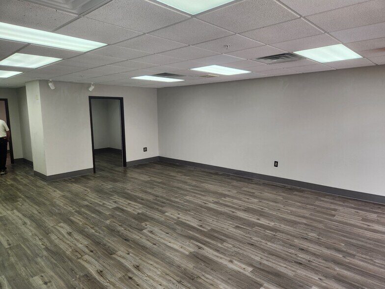 234 W Main St, Waukesha, WI à louer - Photo intérieure – Image 3 sur 3