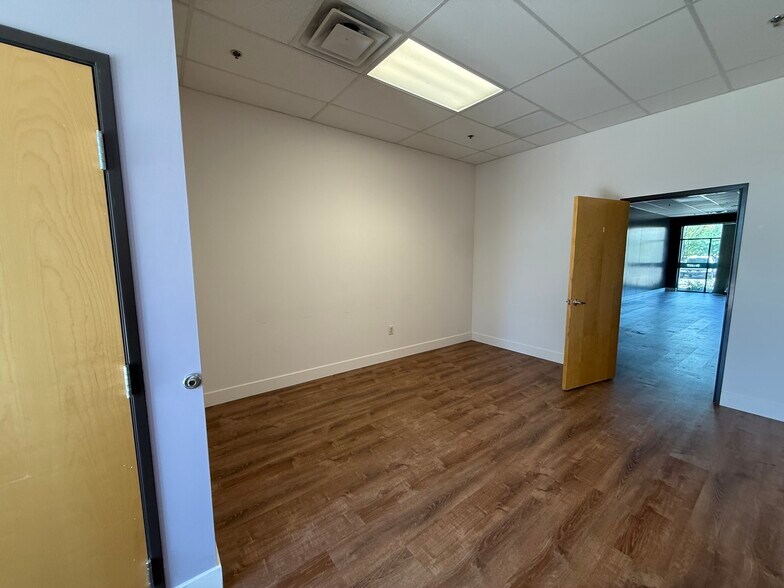 1655 W Chandler Blvd, Chandler, AZ à louer - Photo intérieure – Image 3 sur 17