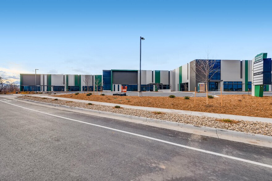 5045 Robb St, Arvada, CO à louer - Photo de l’immeuble – Image 2 sur 17