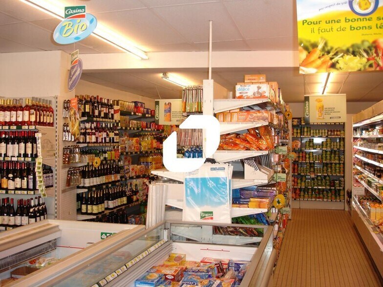 Local commercial dans Lucenay-lès-Aix à vendre - Photo intérieure – Image 2 sur 4