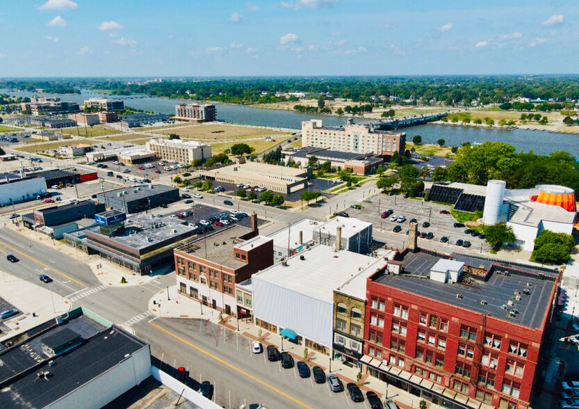 711 Washington Ave, Bay City, MI à vendre - Photo de l’immeuble – Image 3 sur 66