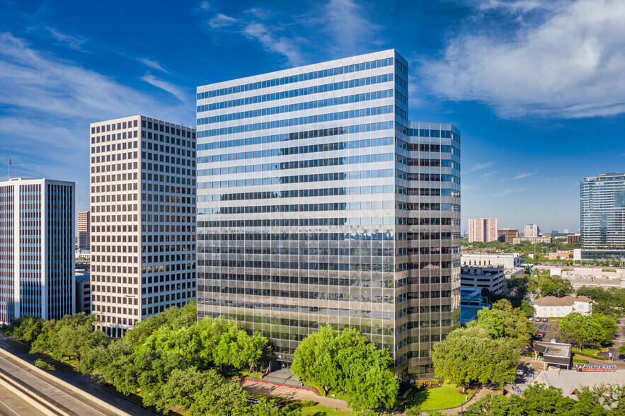 1900 West Loop S, Houston, TX à louer - Photo de l’immeuble – Image 1 sur 16