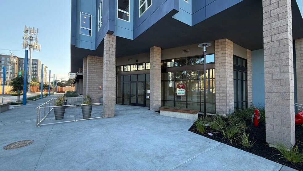 2310 Calle del Mundo, Santa Clara, CA à louer - Photo de l’immeuble – Image 2 sur 8