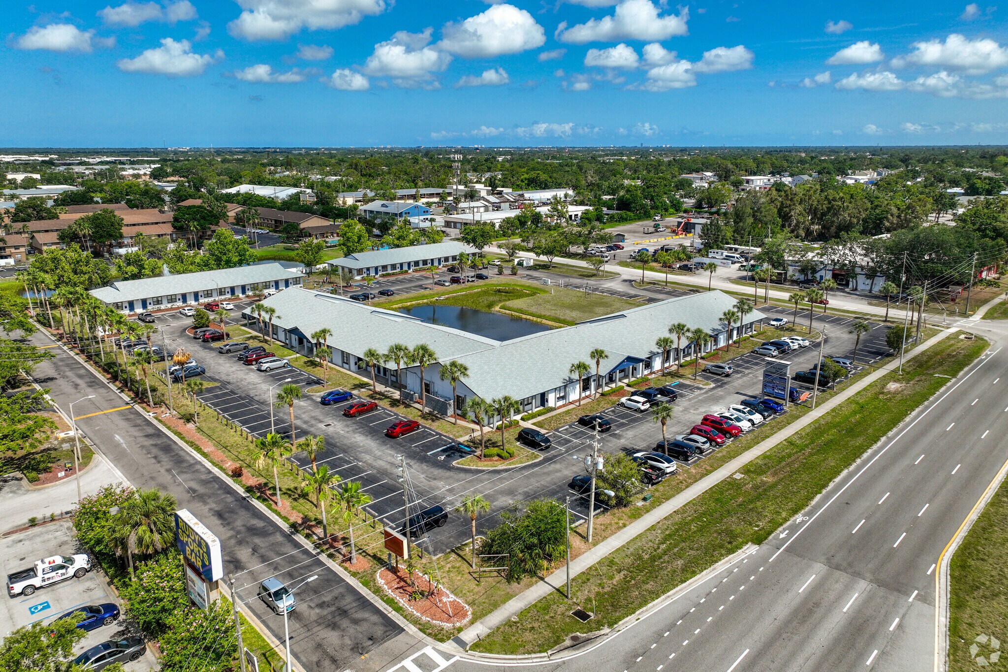 11350 66th St N, Largo, FL à louer Aérien– Image 1 sur 21