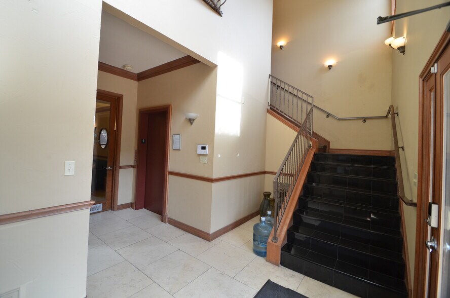 205 Wild Basin Rd, Austin, TX à louer - Hall d’entrée – Image 3 sur 7