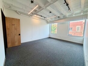 1801 W Berteau Ave, Chicago, IL à louer Photo intérieure– Image 1 sur 4