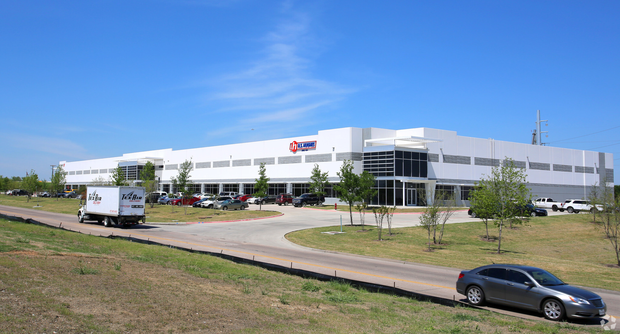 750 Royal Ln, Irving, TX à louer Photo principale– Image 1 sur 4