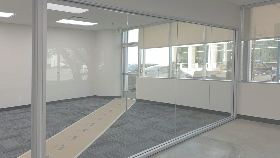 709 Science Dr, Moorpark, CA à louer - Photo de l’immeuble – Image 3 sur 13