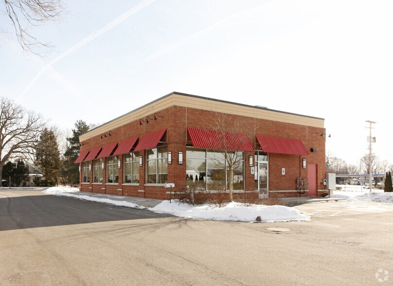 7570 E M-36, Whitmore Lake, MI à louer - Photo de l’immeuble – Image 2 sur 9