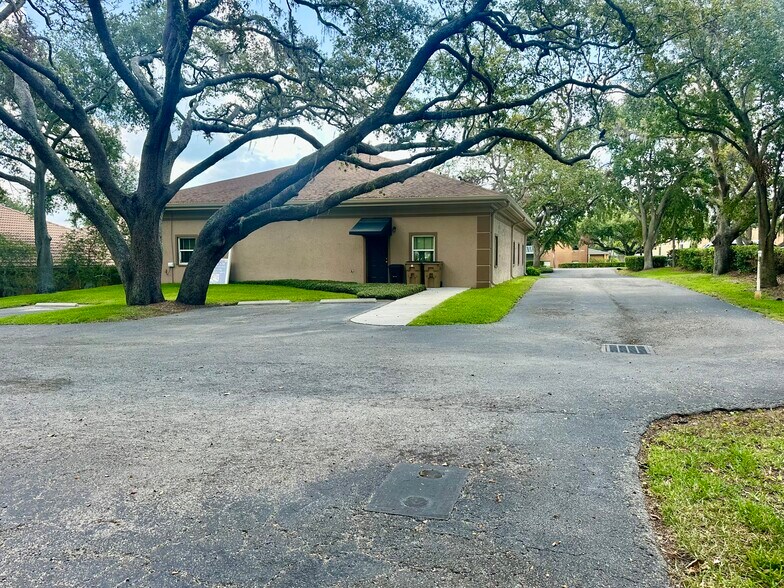 11308 N 53rd St, Temple Terrace, FL à vendre - Photo de l’immeuble – Image 3 sur 11