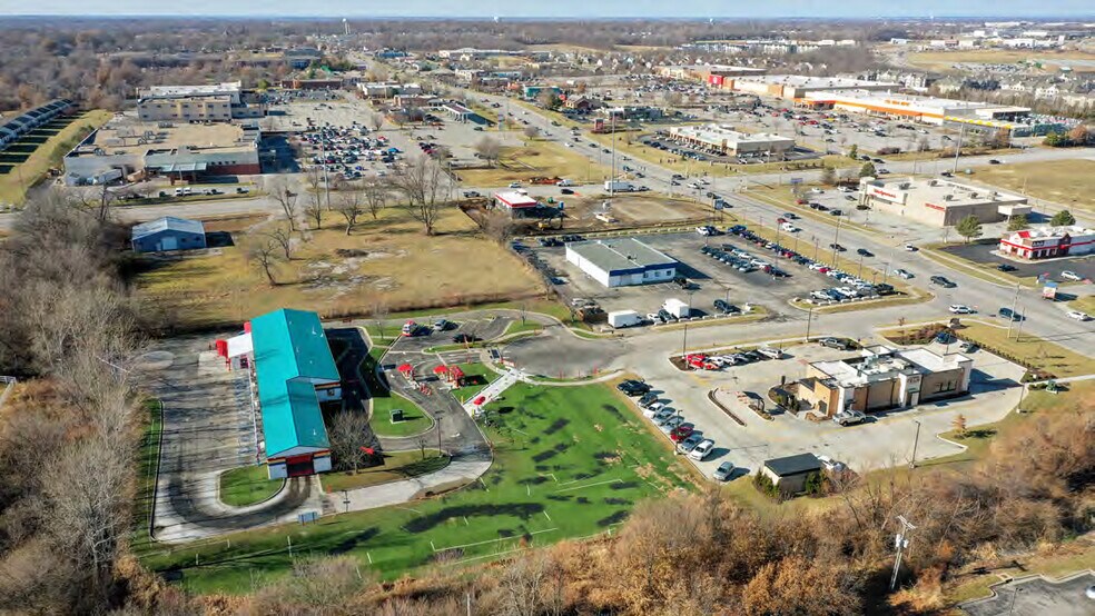 110 Starlight Dr, Belton, MO à vendre - Photo de l’immeuble – Image 2 sur 3