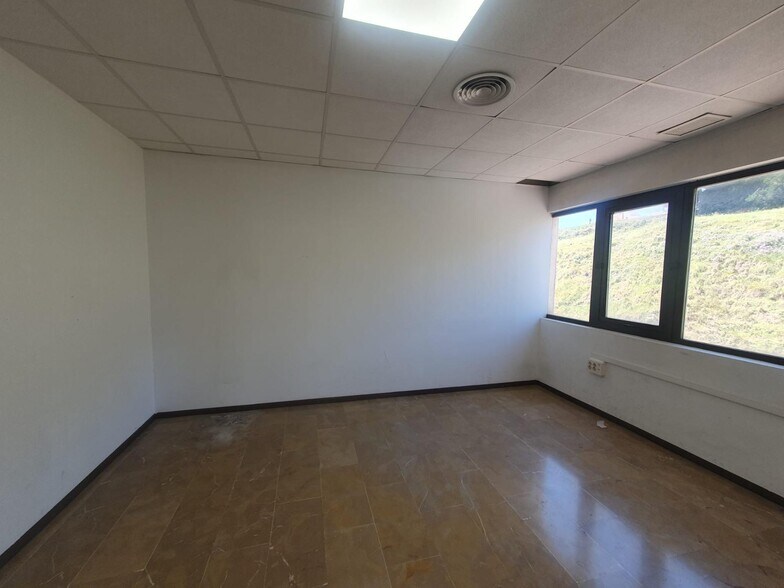 Bureau dans San Juan de Aznalfarache, Sevilla à louer - Photo intérieure – Image 3 sur 14
