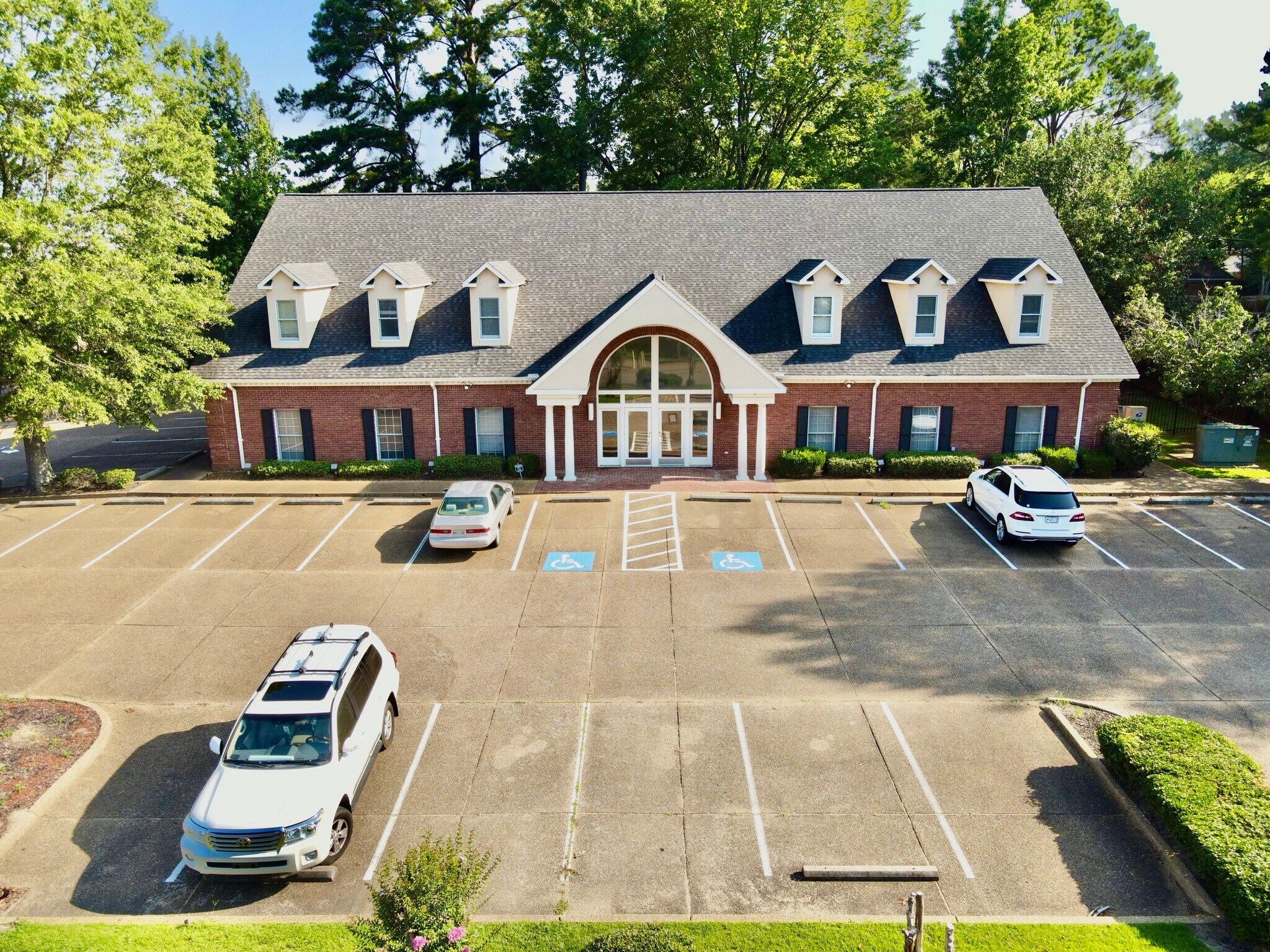 5898 Ridgewood Rd, Jackson, MS à louer Photo de l’immeuble– Image 1 sur 8