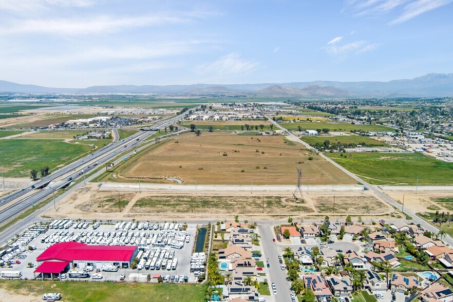 Ethanac Rd & I-215 Fwy, Perris, CA à vendre - Photo de l’immeuble – Image 2 sur 7