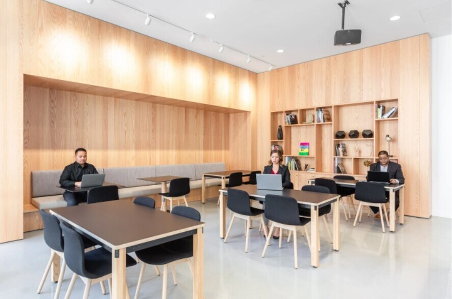 680 E Colorado Blvd, Pasadena, CA à louer - Photo intérieure – Image 2 sur 7