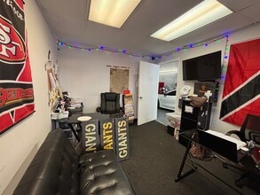 4990 SW 52nd St, Fort Lauderdale, FL à louer Photo intérieure– Image 2 sur 5