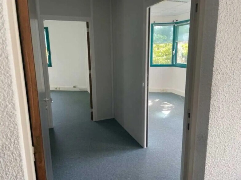 Bureau dans Charbonnières-les-Bains à louer - Photo de l’immeuble – Image 2 sur 8