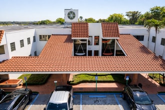 5979 NW 151st St, Miami Lakes, FL à louer Photo intérieure– Image 2 sur 16