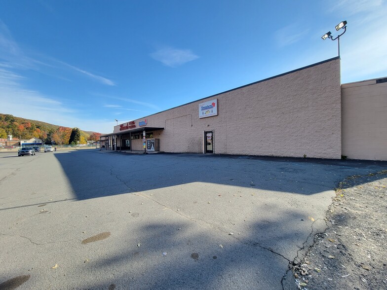 5 Mountain Mall, Shickshinny, PA à vendre - Photo de l’immeuble – Image 2 sur 6