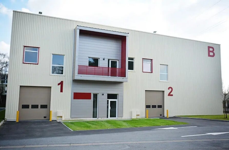 16 Rue Ampère, Pontoise à louer - Photo de l’immeuble – Image 1 sur 5