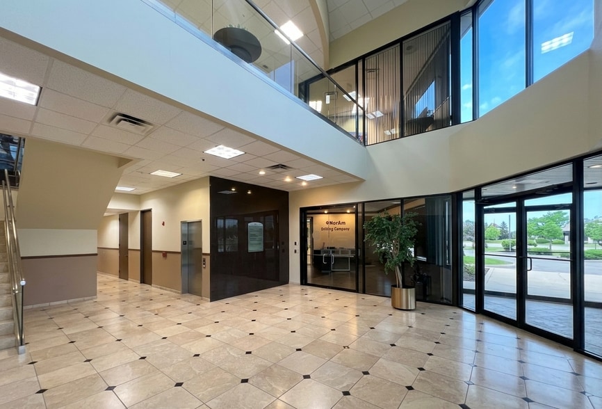8400 N Sam Houston Pky W, Houston, TX à louer - Photo intérieure – Image 2 sur 4