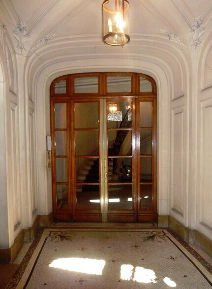 99 Rue De Courcelles, Paris à louer - Photo de l’immeuble – Image 2 sur 9