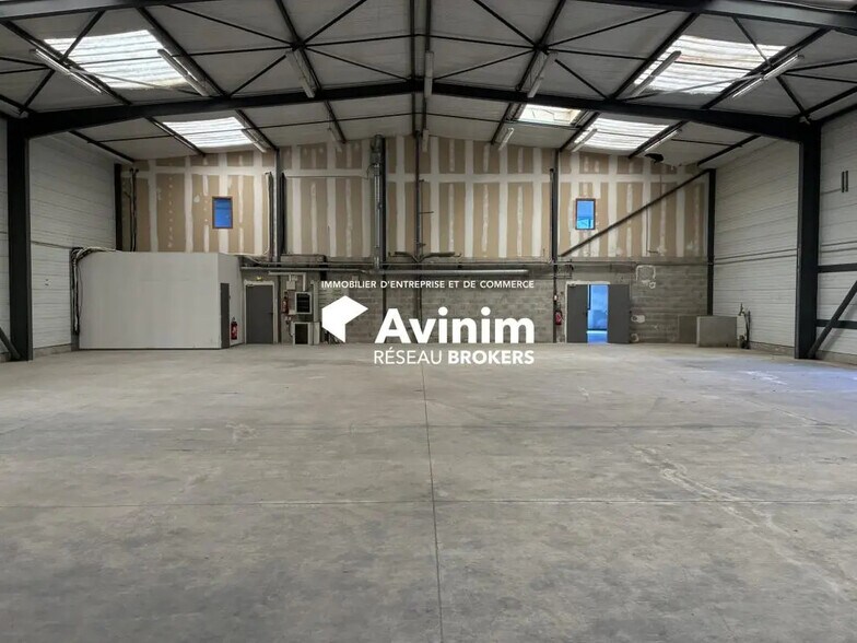 Industriel/Logistique dans Aix-en-Provence à louer - Photo de l’immeuble – Image 1 sur 13