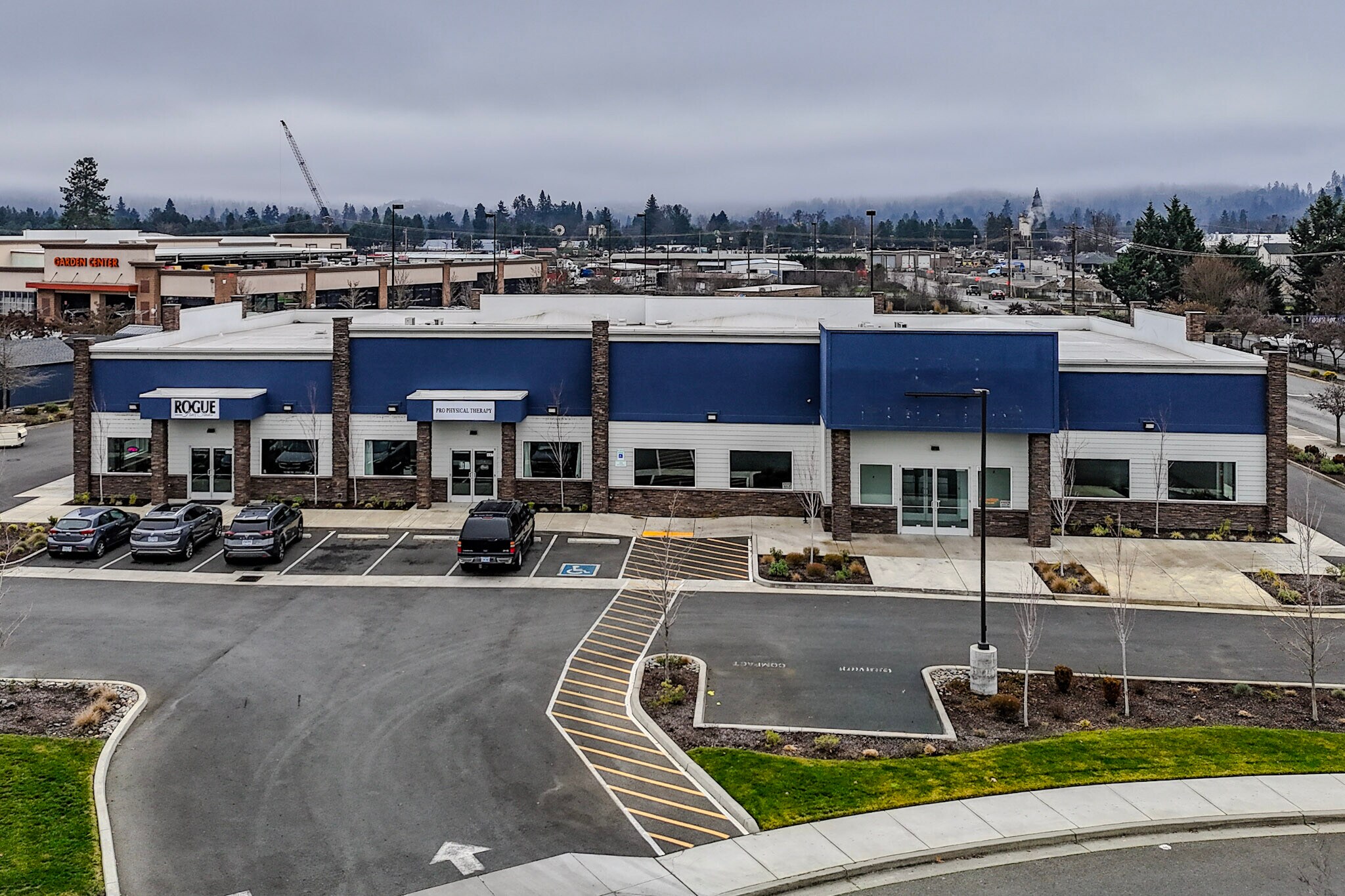 135 NE Mill St, Grants Pass, OR à vendre Photo principale– Image 1 sur 18