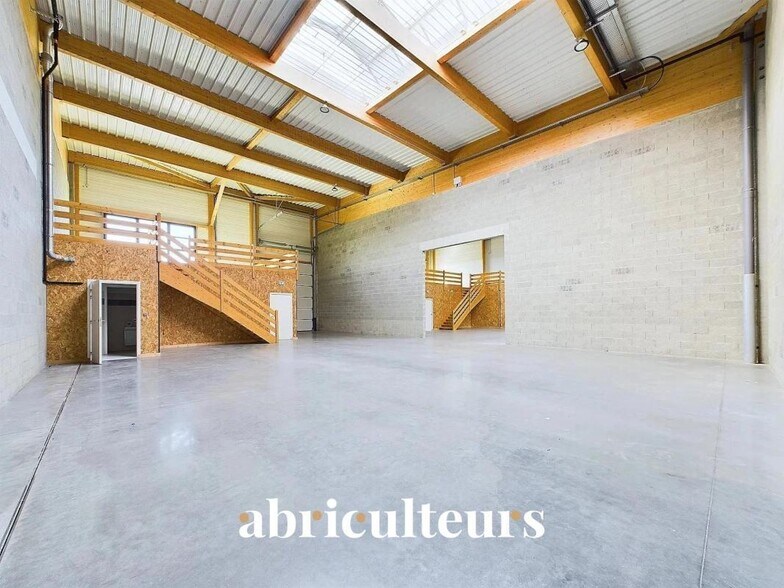 Local d’activités dans Gellainville à louer - Photo de l’immeuble – Image 3 sur 11
