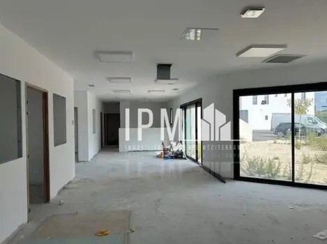 Local commercial dans LANÇON-PROVENCE à louer - Photo de l’immeuble – Image 2 sur 4