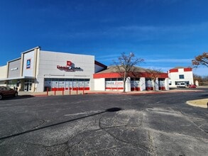 8321-8421 E 61st St, Tulsa, OK à louer Photo de l’immeuble– Image 1 sur 4