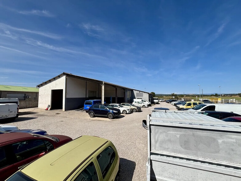 Local commercial dans Saint-Maximin-la-Sainte-Baume à louer - Photo de l’immeuble – Image 2 sur 4