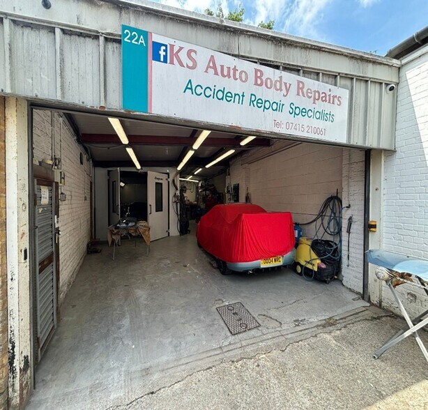 22-24B Holmethorpe Ave, Redhill à vendre - Photo de l’immeuble – Image 2 sur 2