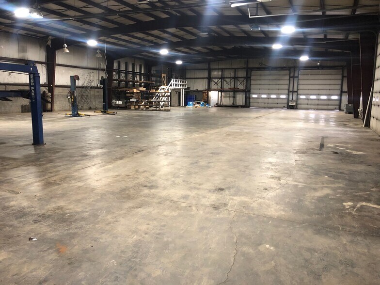 119 Elizabeth Pike, Mineral Wells, WV à louer - Photo de l’immeuble – Image 3 sur 11