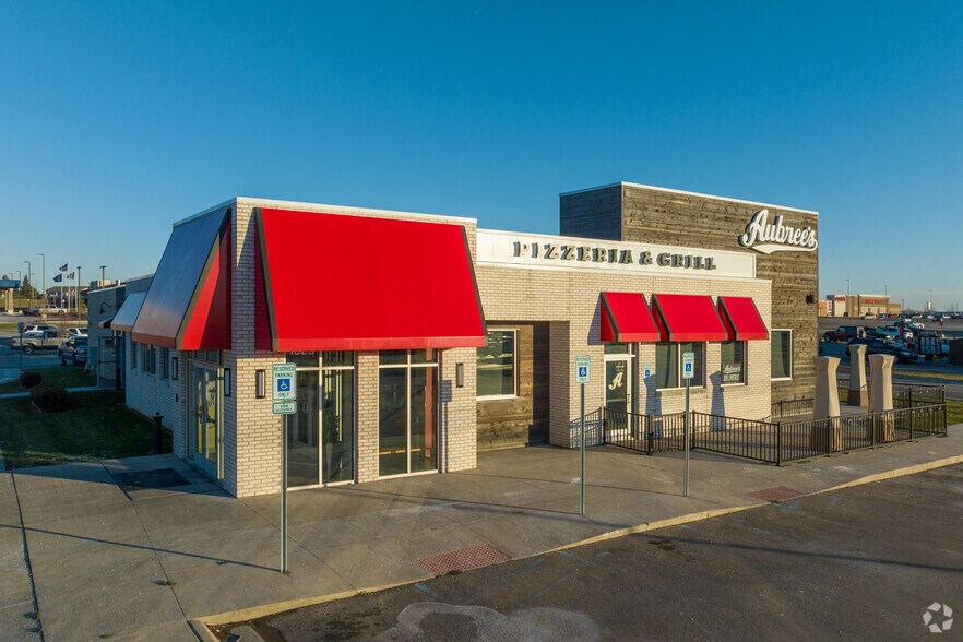1329 S Main St, Adrian, MI à vendre - Photo de l’immeuble – Image 2 sur 37