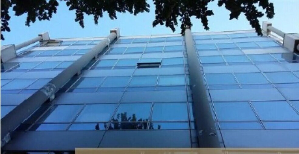 Bureau dans Issy-les-Moulineaux à vendre - Photo de l’immeuble – Image 1 sur 6