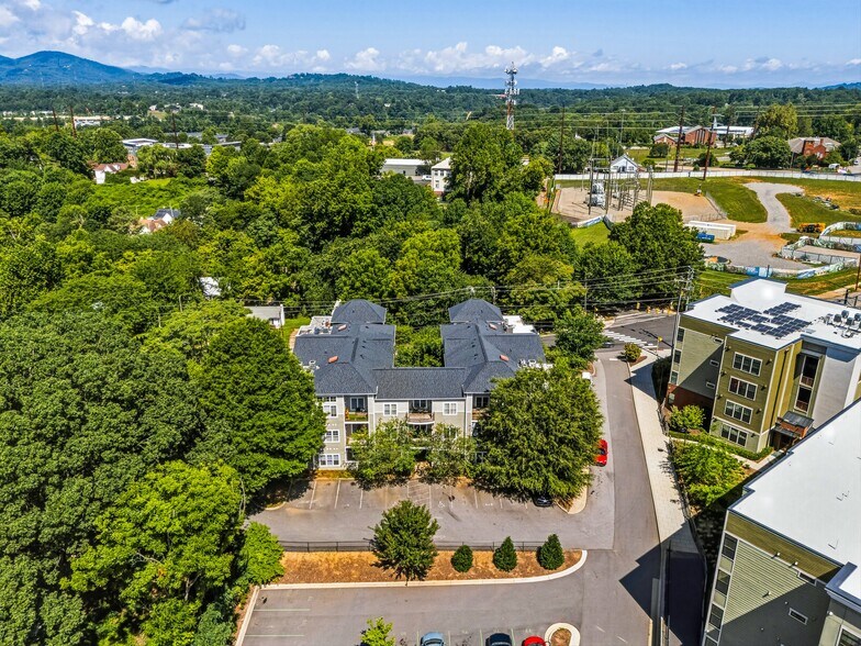 64 Clingman Ave, Asheville, NC à vendre - Photo de l’immeuble – Image 2 sur 40